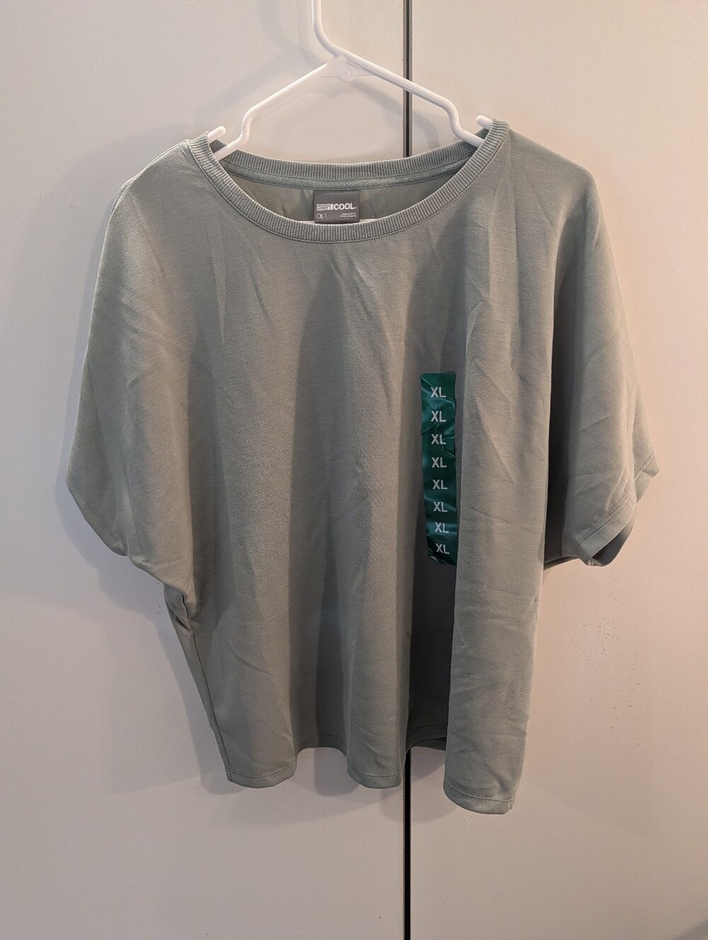 32 Degree Cool Women’s Sage Green Short Sleeve Crewneck Tee NWT